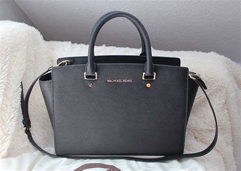 michael kors taschen schwarz weiß gestreift|michael kors taschen neuheit.